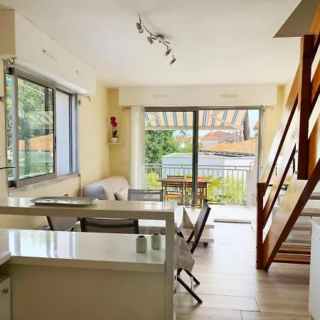 Duplex - Beaches And Center Within Walking Distance - Private Garage Appartement